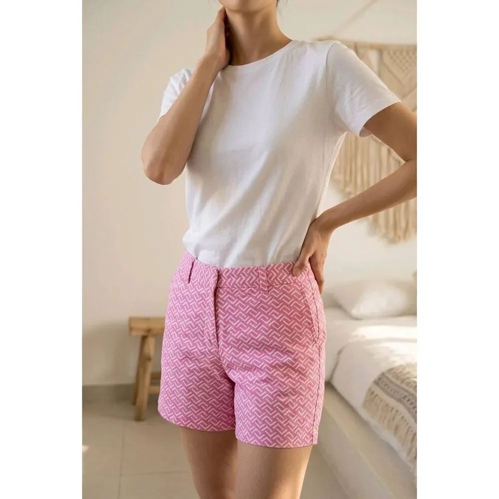 🔹️Merona Pink & White Geometric Print Shorts Size 4